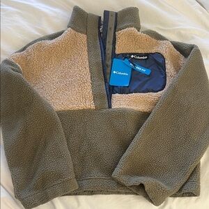 Columbia Sherpa Fleece in Green and Sand